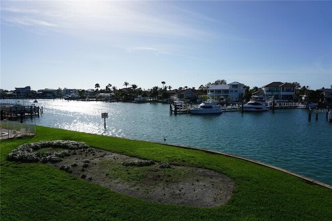 Building Photo - 340 Pinellas Bayway S