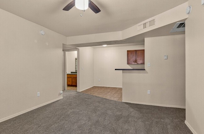 Building Photo - Move-In Ready 2-Bed Condo in The Arbors