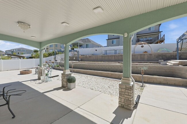 Building Photo - 2877 S Greenhead Dr