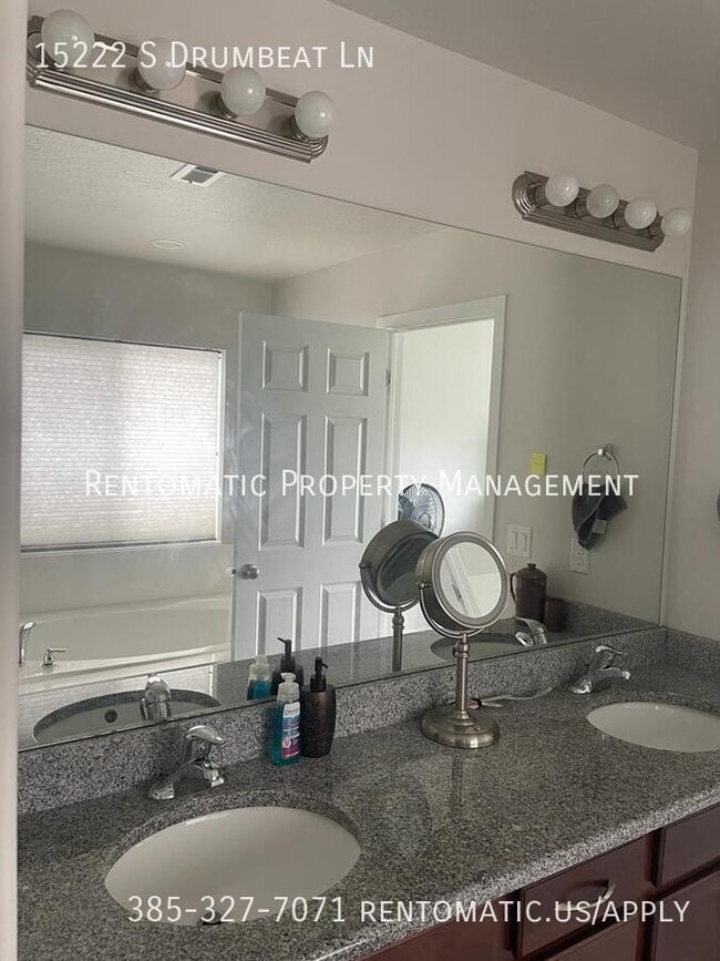 Building Photo - 15222 Drumbeat Ln