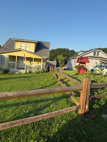 Building Photo - 248 Pine St