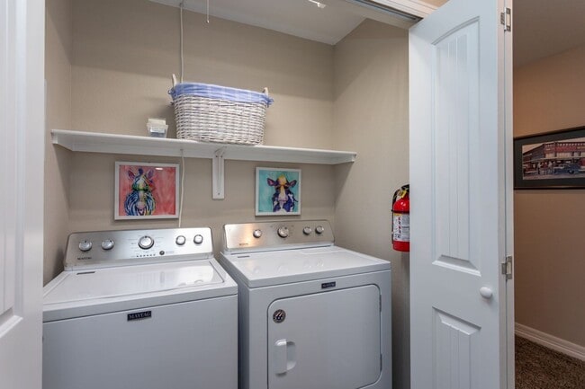 Building Photo - Stylish 3-Bedroom Townhome with Fireplace, Modern Kitchen & Spacious Layout!