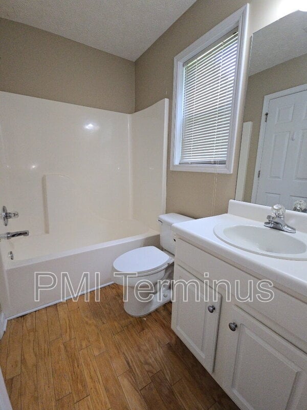 Building Photo - 6122 Farmwood Way SE