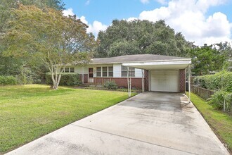Building Photo - Single Family Home in Park Circle!