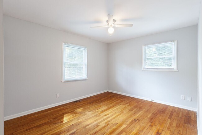 Building Photo - 3BR/2.5BA in Ideal Smyrna Location w/ Deck...