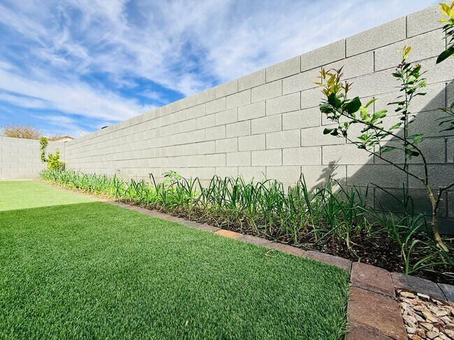 Building Photo - Beautiful Spring Valley Lennar Home-Make it yours today!