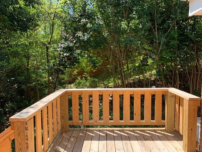 Building Photo - Cute 2 Bedroom Duplex near Freedom Drive