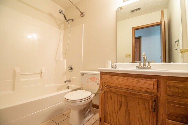 Building Photo - AVAILABLE IN AUGUST - CUTE AND COZY 3 BR HOME IN DESIRABLE NEIGHBORHOOD