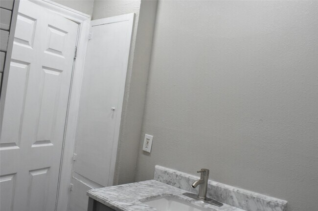 Building Photo - 8113 Bigwood St