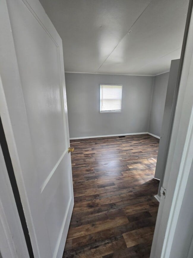 Building Photo - Westside Two Bedroom Home Located Near 21st and Concord