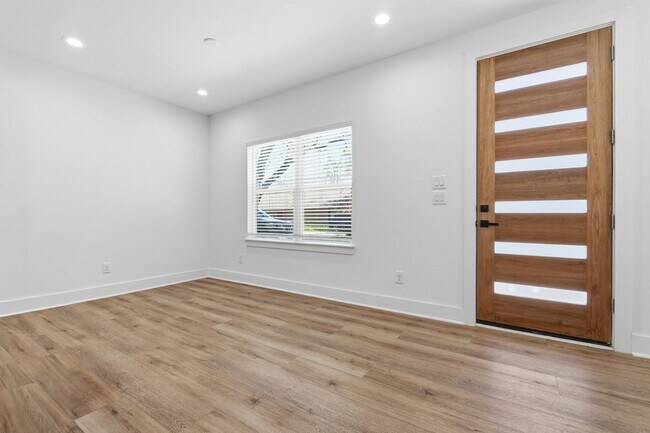 Building Photo - 8805 Parkway Dr