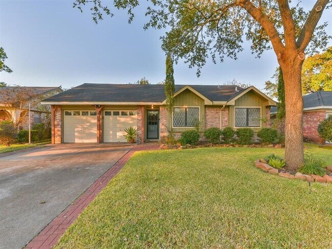 Primary Photo - 401 Reta Dr