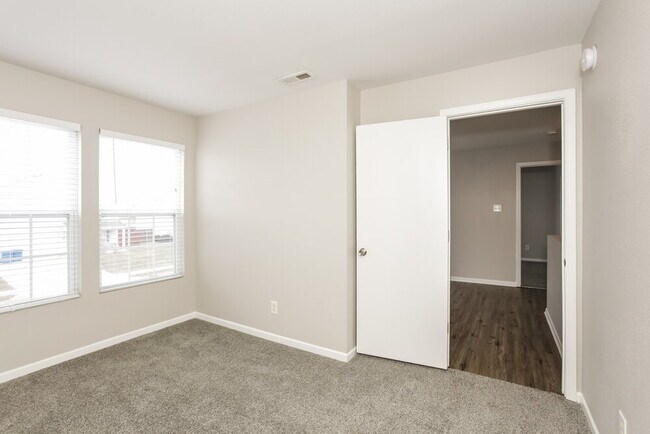 Building Photo - 424 W Warrior Ct