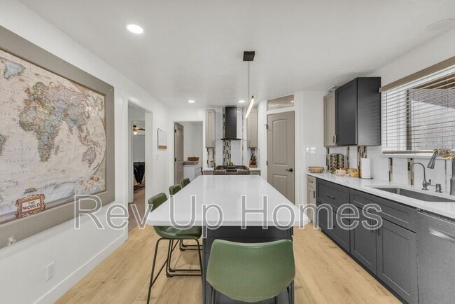 Building Photo - 492 E 100 S