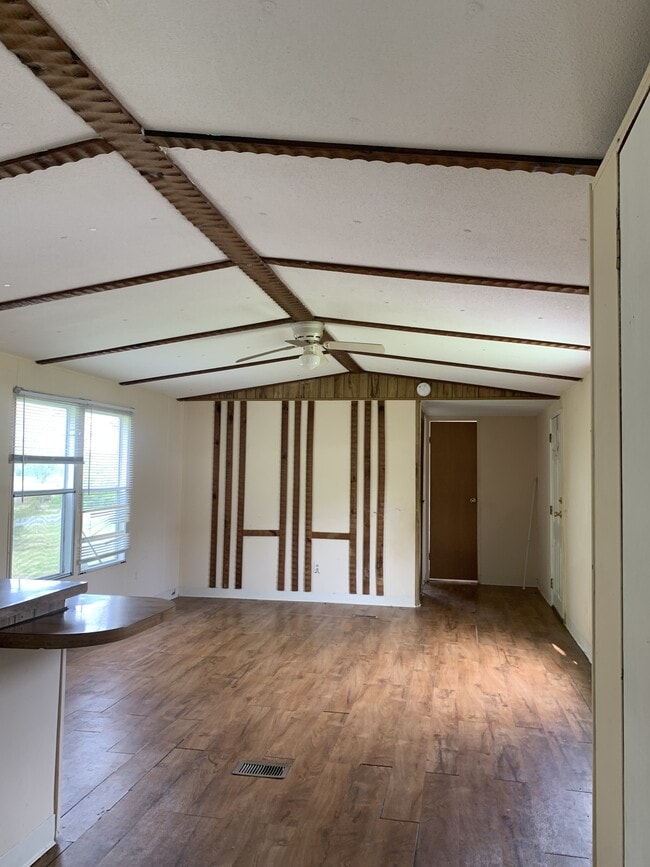 Building Photo - 1713 Roscoe Howey Rd