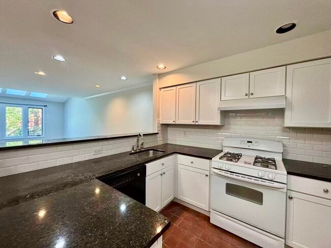 Building Photo - 781 Spinnaker Ct