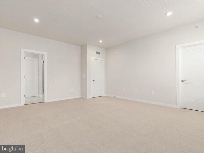 Building Photo - 44485 Wolfhound Sq