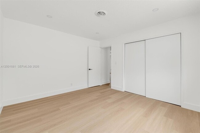 Building Photo - 1611 NE 50th Ct