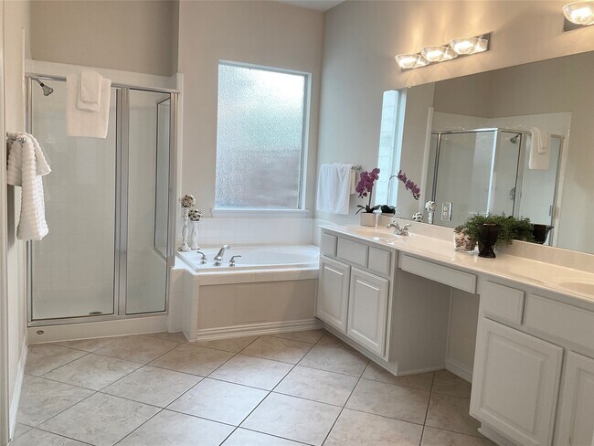 Building Photo - 6 Dragon Hill Pl