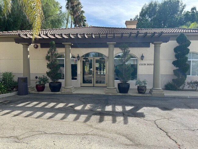 Building Photo - 5200 Premiere Hls Dr