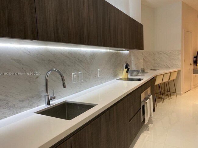 Building Photo - 851 NE 1st Ave