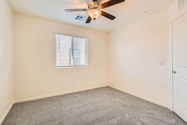 Building Photo - Spacious & Smart: Southern Highlands 4-Bed...