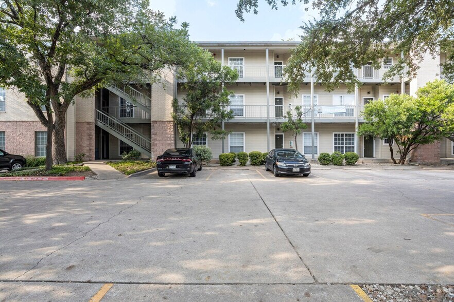 Building Photo - 1005 W 23rd St