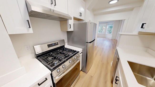 Building Photo - 1047 Bush St