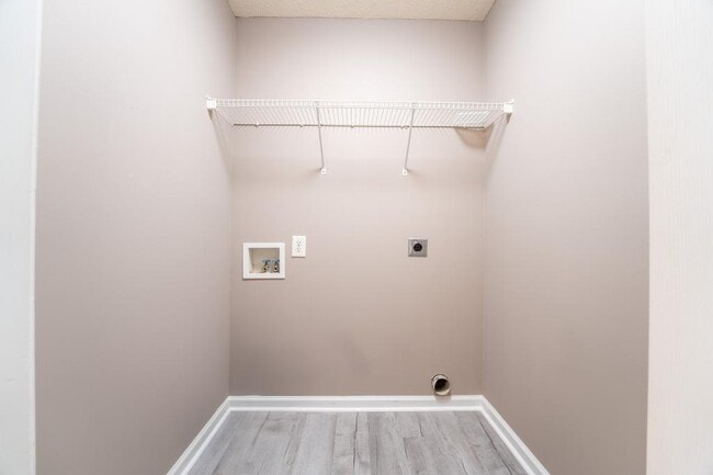 Building Photo - 334 Hawthorne Oaks Way