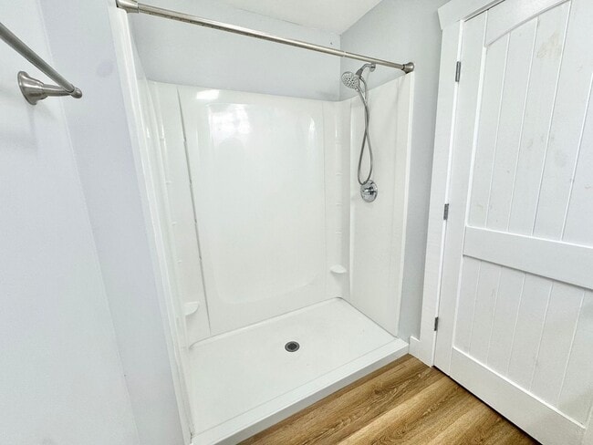 Building Photo - Beautiful white brick ranch styled home off White Bluff in Savannah, Ga!