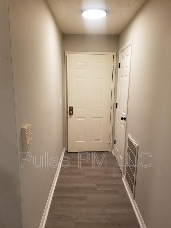 Building Photo - 440 Lakeview Dr