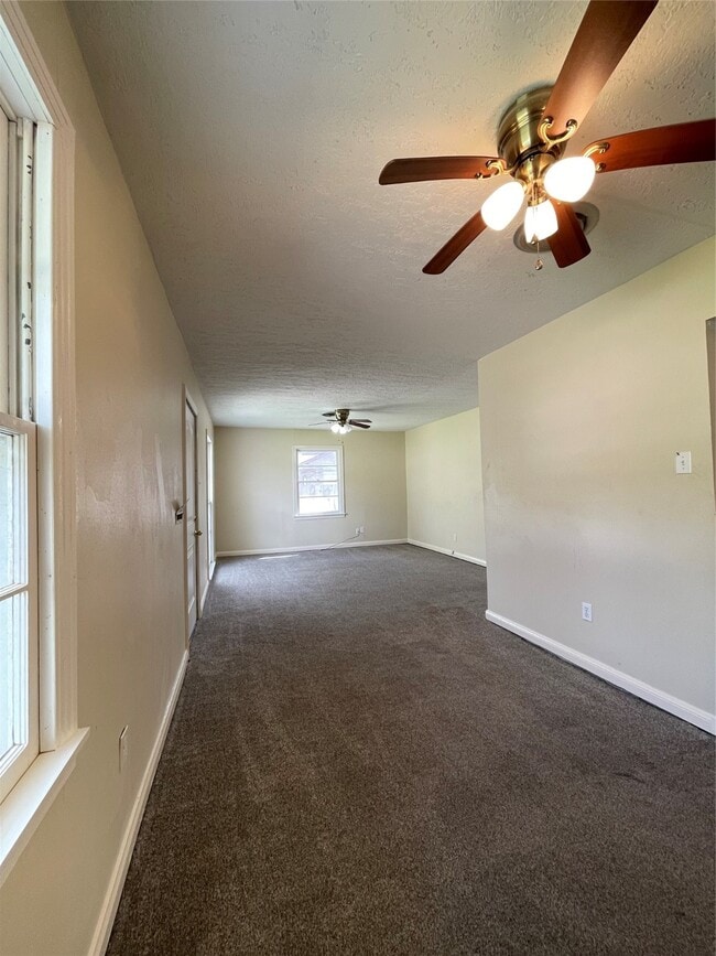 Building Photo - 140 Laurel St