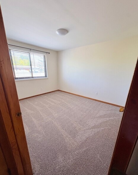 Building Photo - 231 Greenmeadow Dr