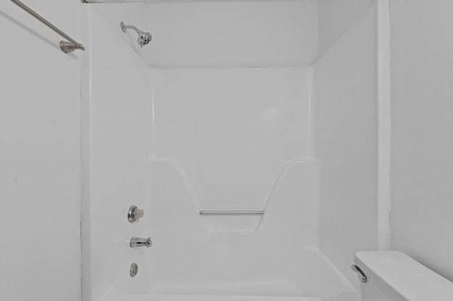 Building Photo - 616 Hilltop Dr