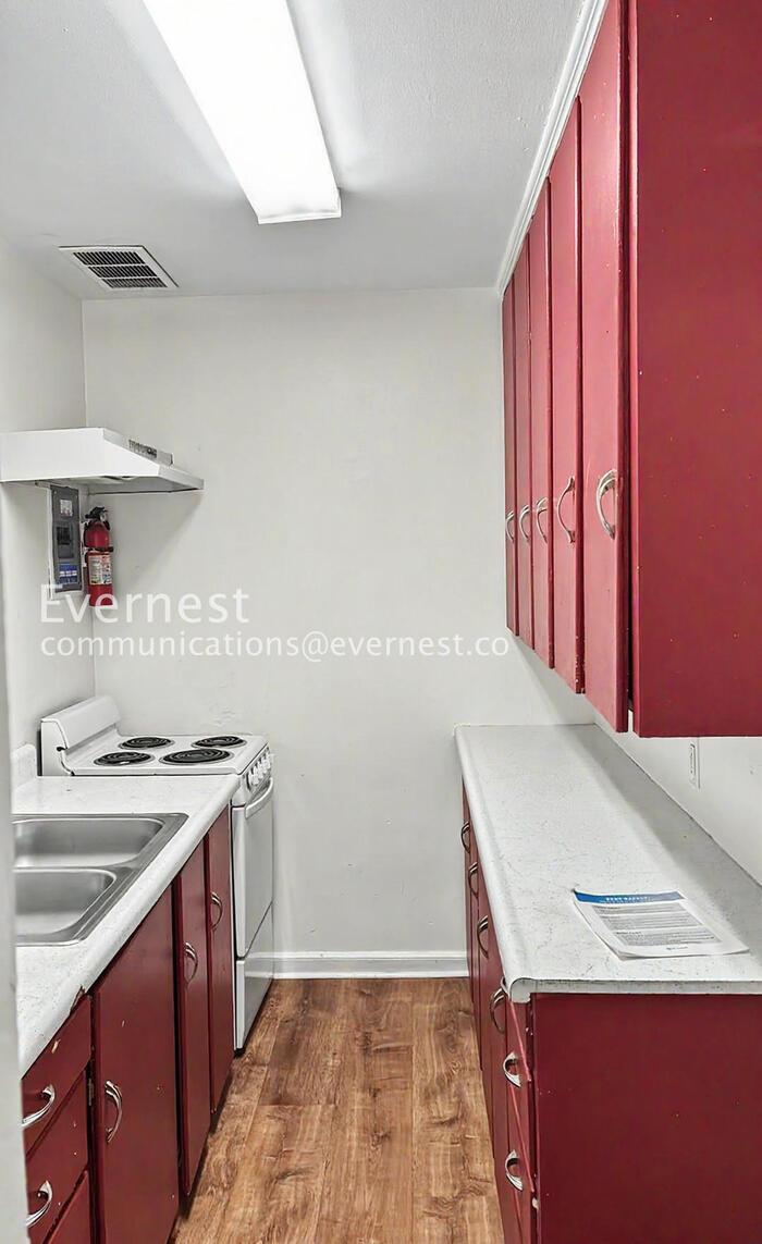 Building Photo - 135 Mathews St