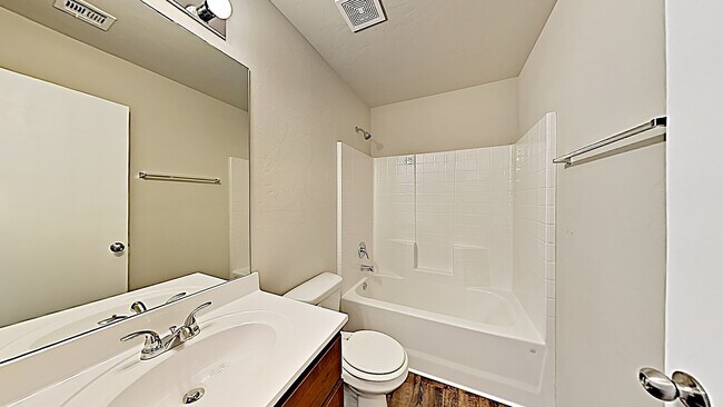 Building Photo - *MOVE IN SPECIAL: 2nd Month's Rent FREE, C...