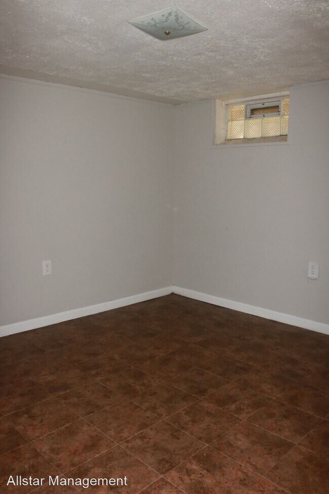 Building Photo - 3 br, 1.5 bath House - 8109 Pelham Dr