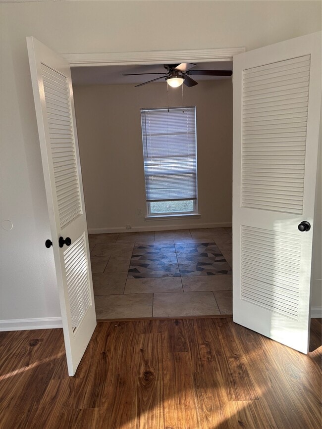 Building Photo - 4322 Woodmont Dr