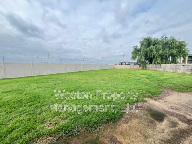 Building Photo - 19136 Cottonwood Ct