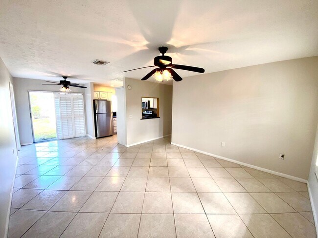 Building Photo - 4557 W Alhambra Cir