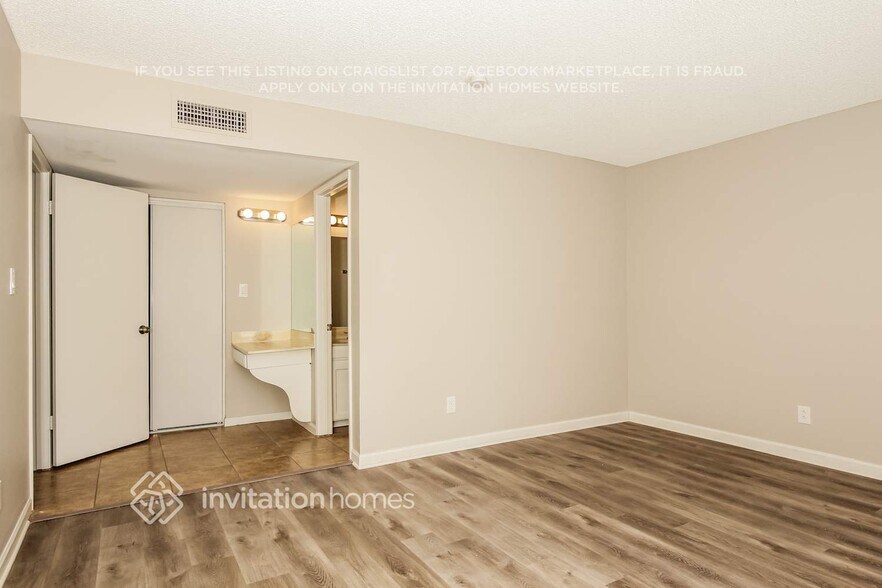 Building Photo - 4507 W Gardenia Ave