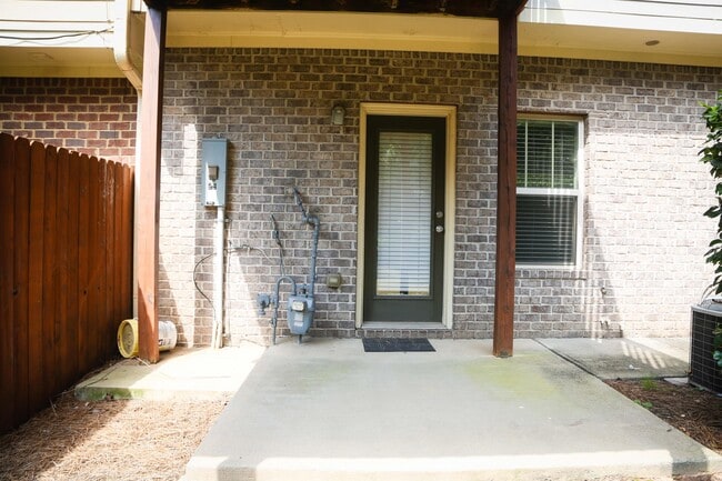 Building Photo - 851 Stratum Way SE