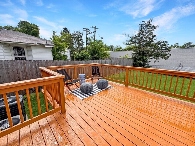 Building Photo - Newer Construction Meets Historic Cooper Young Charm • 5bd / 3ba