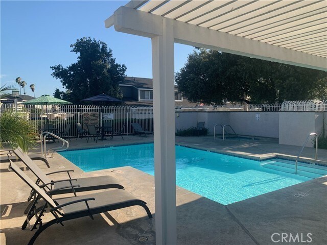 Building Photo - 3728 Live Oak Dr