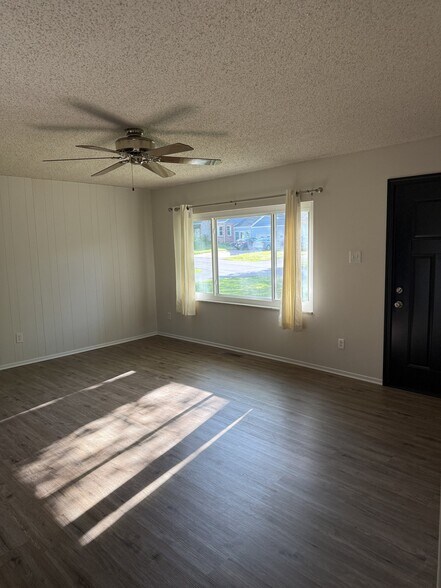 Building Photo - 7602 Elton St