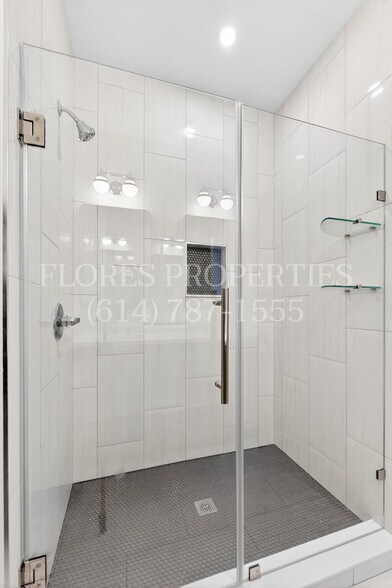 Building Photo - 698 S 22nd St