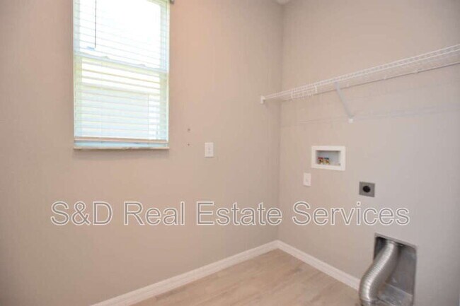 Building Photo - 6728 Great Bear Dr