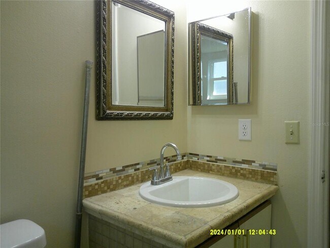 Building Photo - 818 Vermont Woods Ln