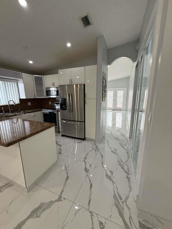 Building Photo - 8701 NW 109th Terrace