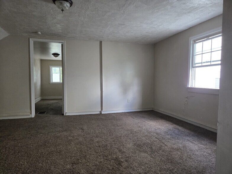 Building Photo - 13835 Barclay St